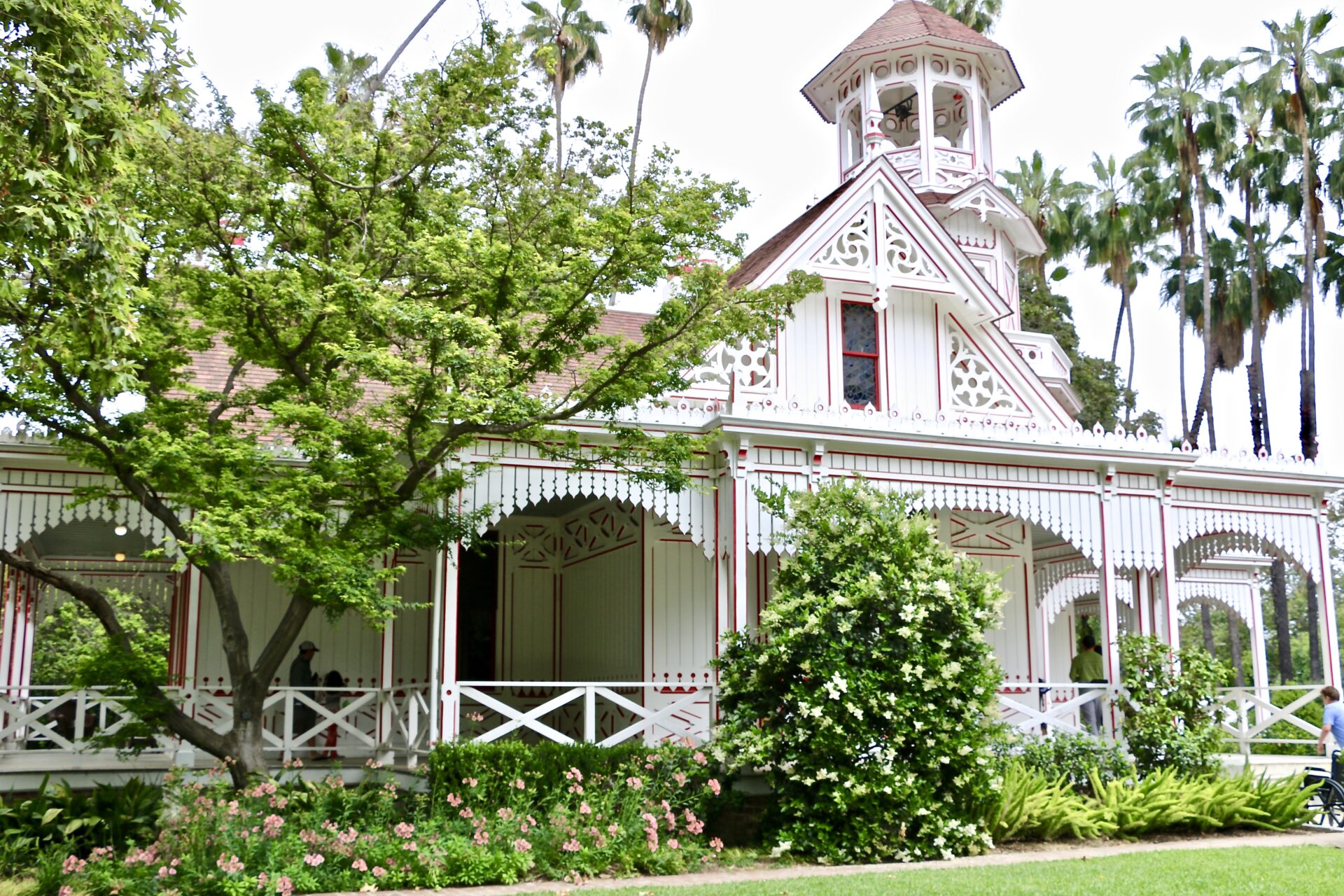 Queen Anne Cottage, Los Angeles | Roads and Destination