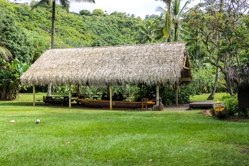 Kamokila Hawaiian Village - Roads and Destinations