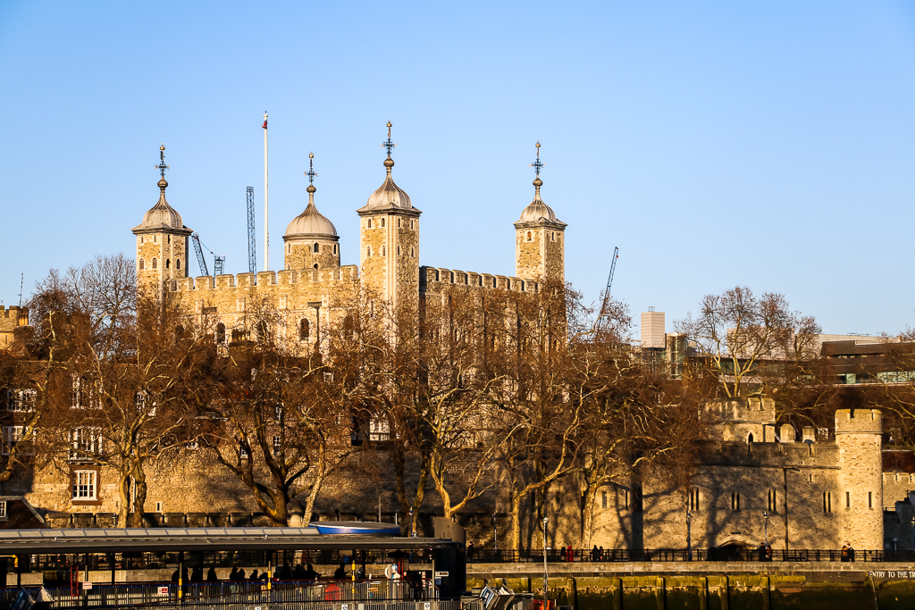 Old castle in the heart of London - Roads and Destinations, roadsanddestinations.com