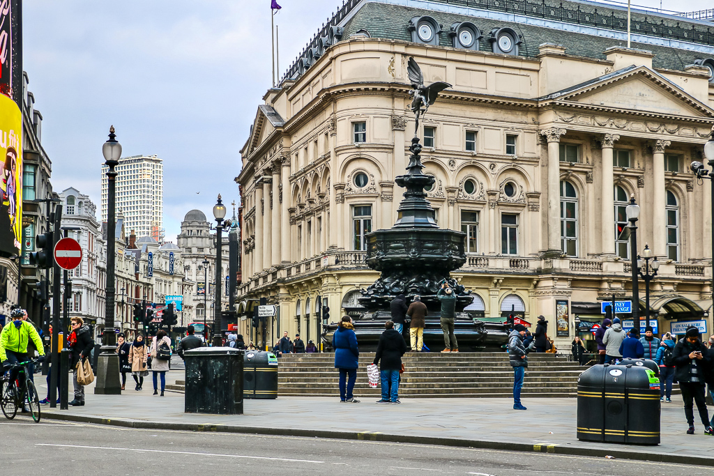 Piccadilly Circus - Roads and Destinations, roadsanddestinations.com