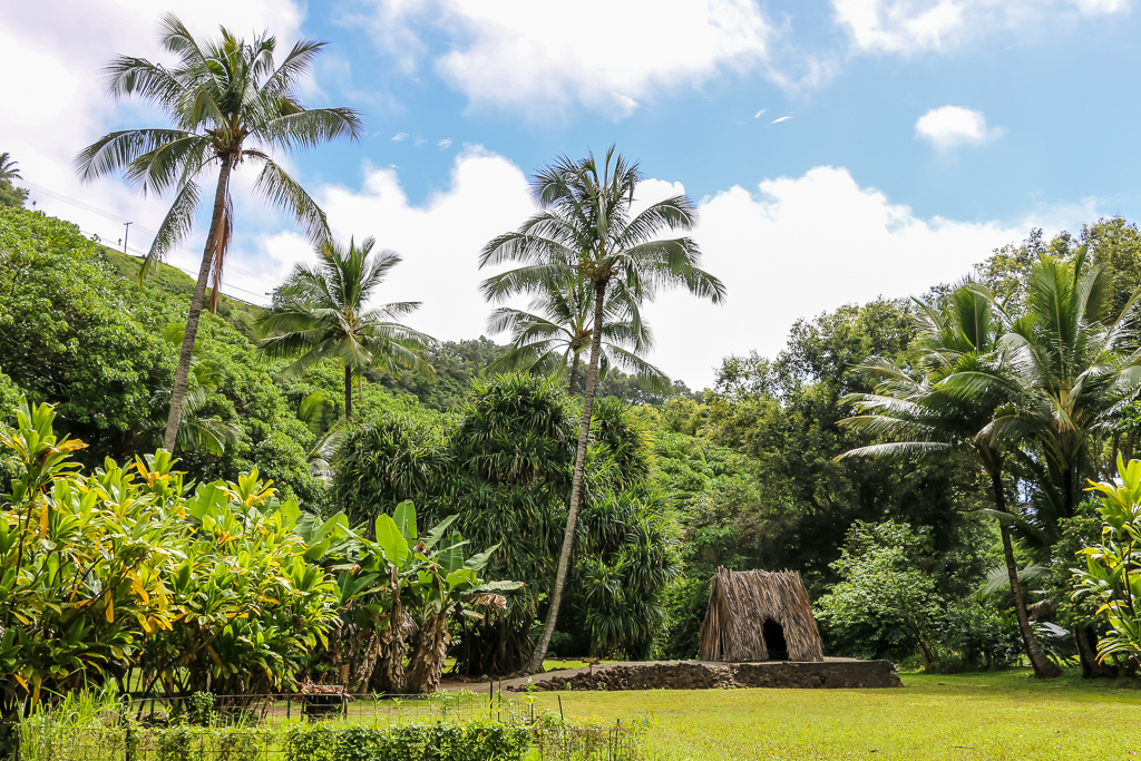 Kamokila Hawaiian Village - Roads and Destinations