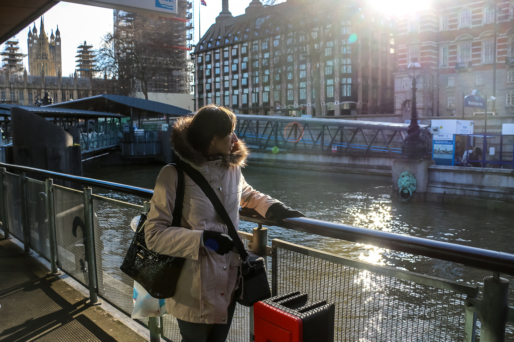 Waiting for our Thames River sightseeing cruise boat - Roads and Destinations, roadsanddestinations.com