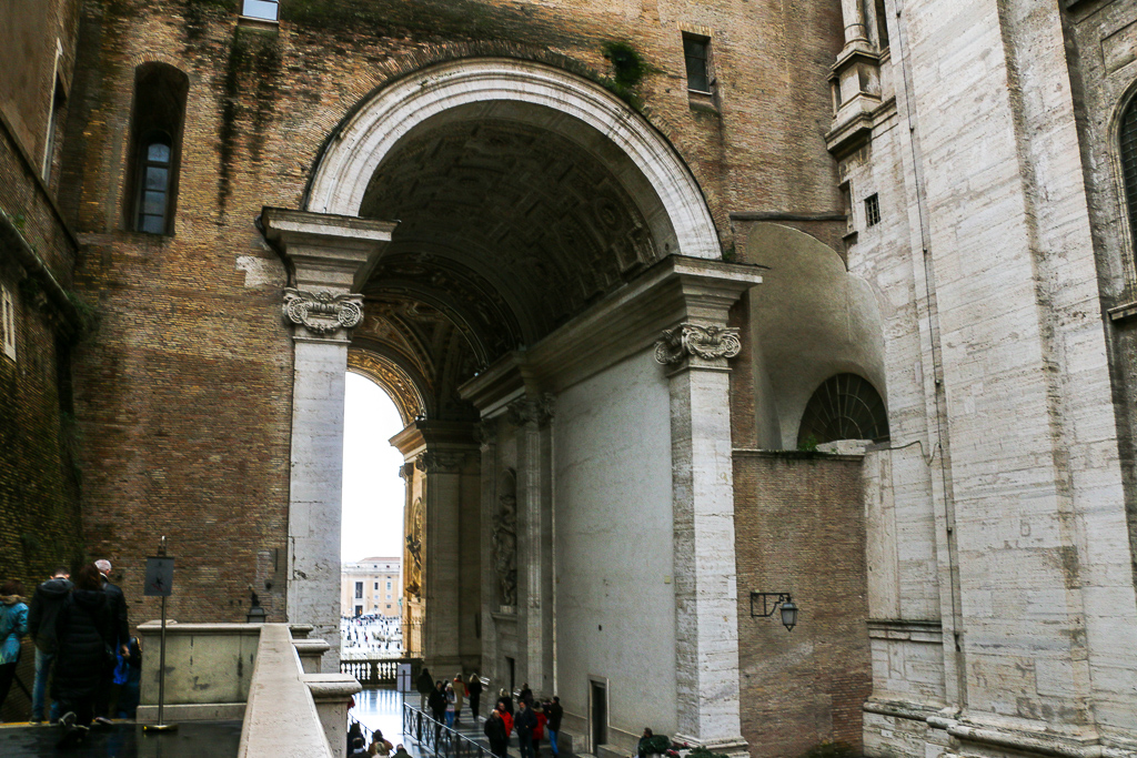 Way to St. Peter's Basilica, roadsanddestinations.com