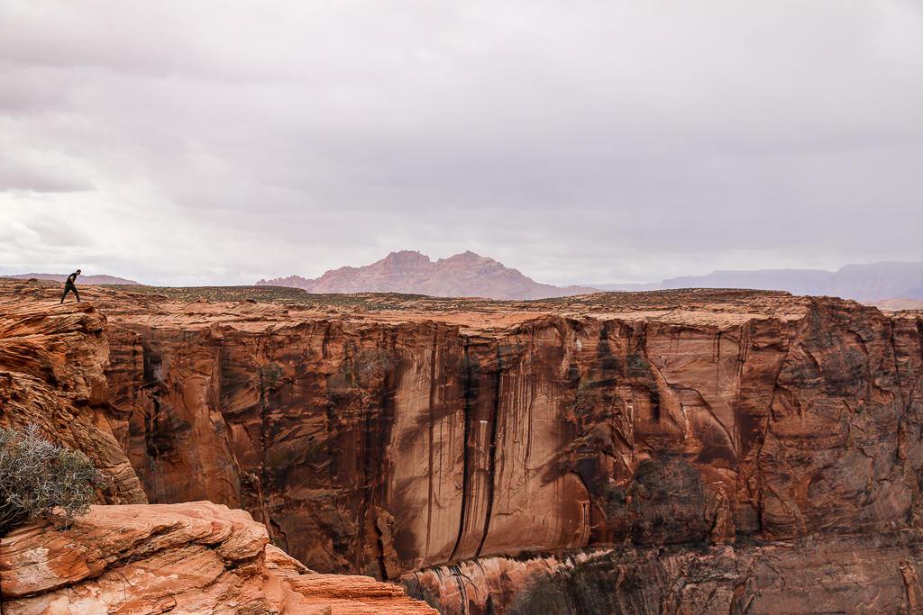 Hiking to Horseshoe Bend, roadsanddestinations.com