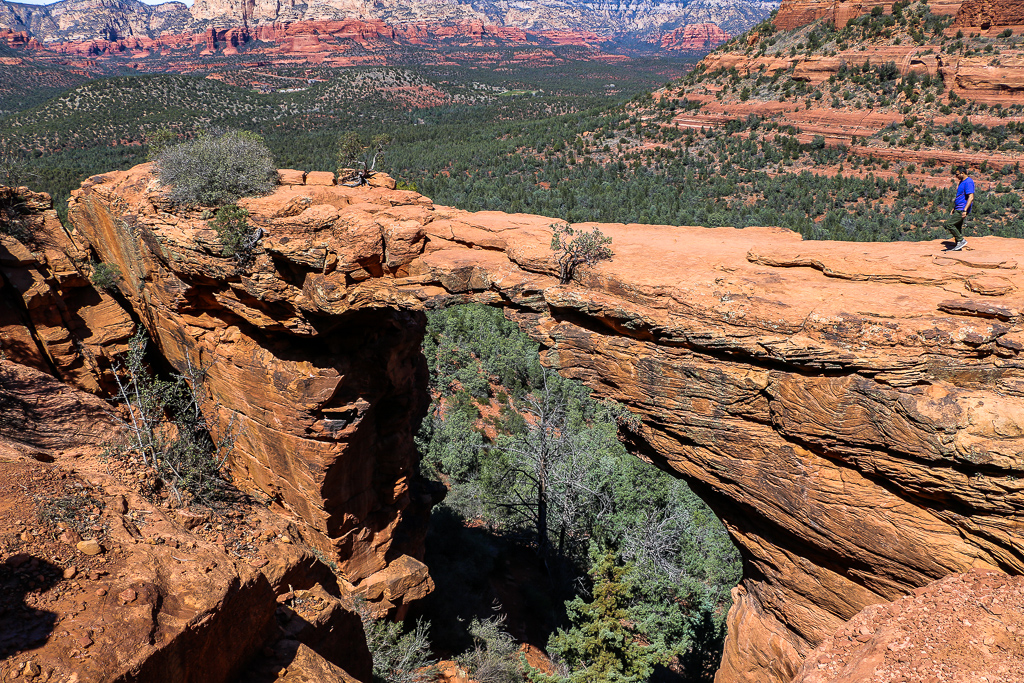 Hiking the Devil’s Bridge Trail in Sedona, Arizona, Travel Goals - Roads and Destinations, roadsanddestinations.com