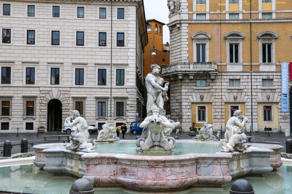 Piazza Navona, Roads and Destinations