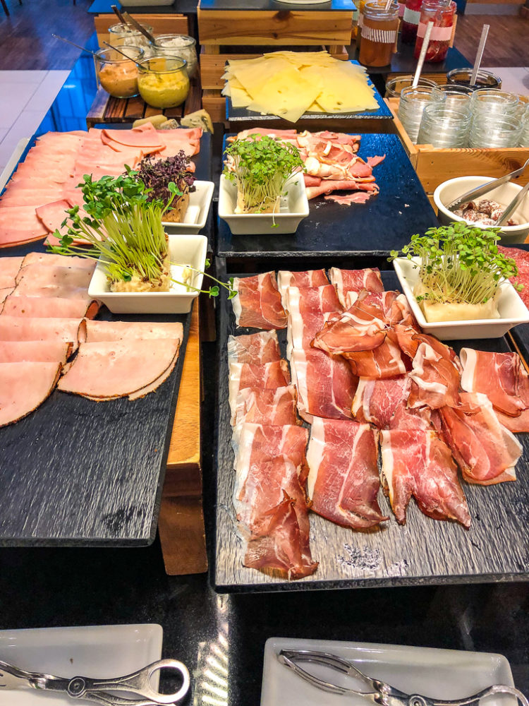 Traditional breakfasts | Roads and Destinations