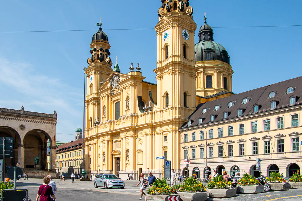 A Quick Guide to Munich for First-Time Visitors - Roads and Destinations