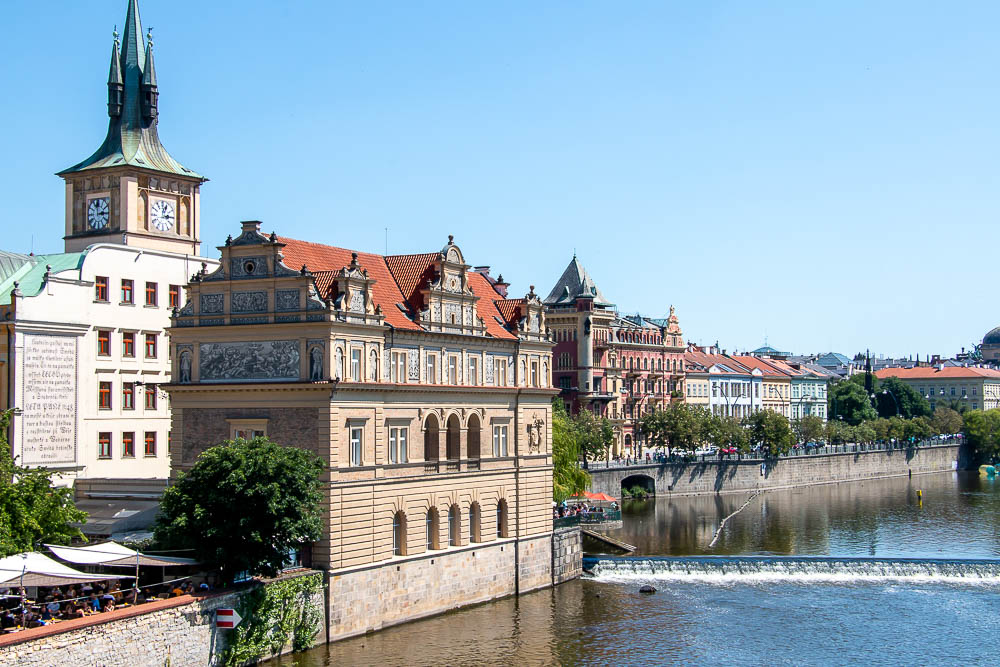 A Quick Guide to Visiting Prague on a Weekend, roadsanddestinations.com