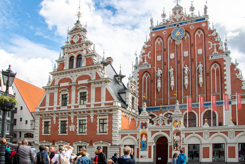 How to Do a Six-Hour Layover in Riga -Roads and Destinations