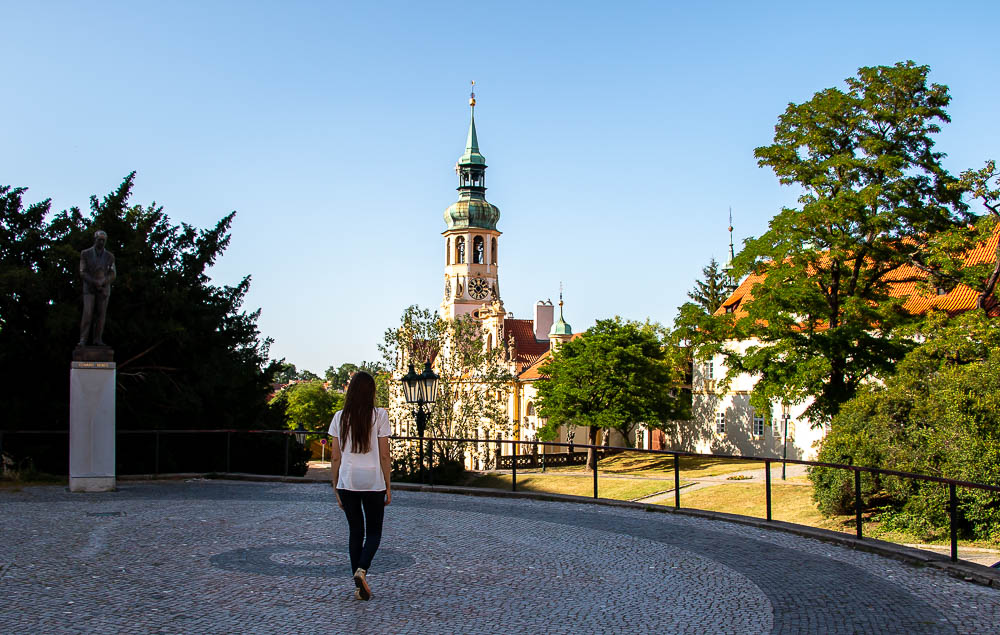 Prague Walking Tour - roadsanddestinations.com