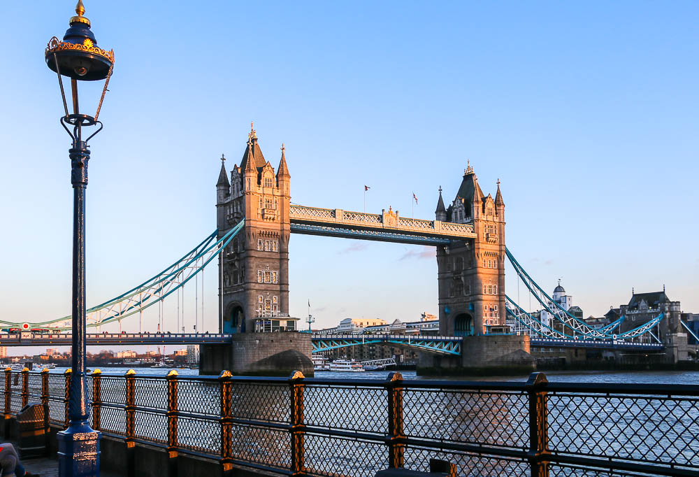 London Bridge vs. Tower Bridge. Dispelling Confusions - Roads and Destinations