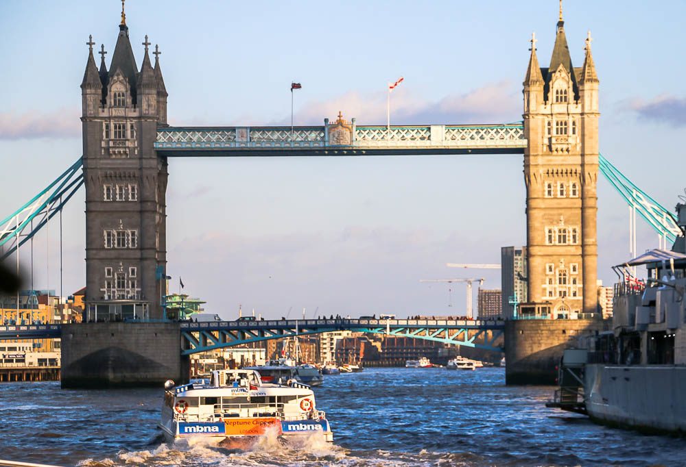 London Bridge vs. Tower Bridge. Dispelling Confusions - Roads and Destinations