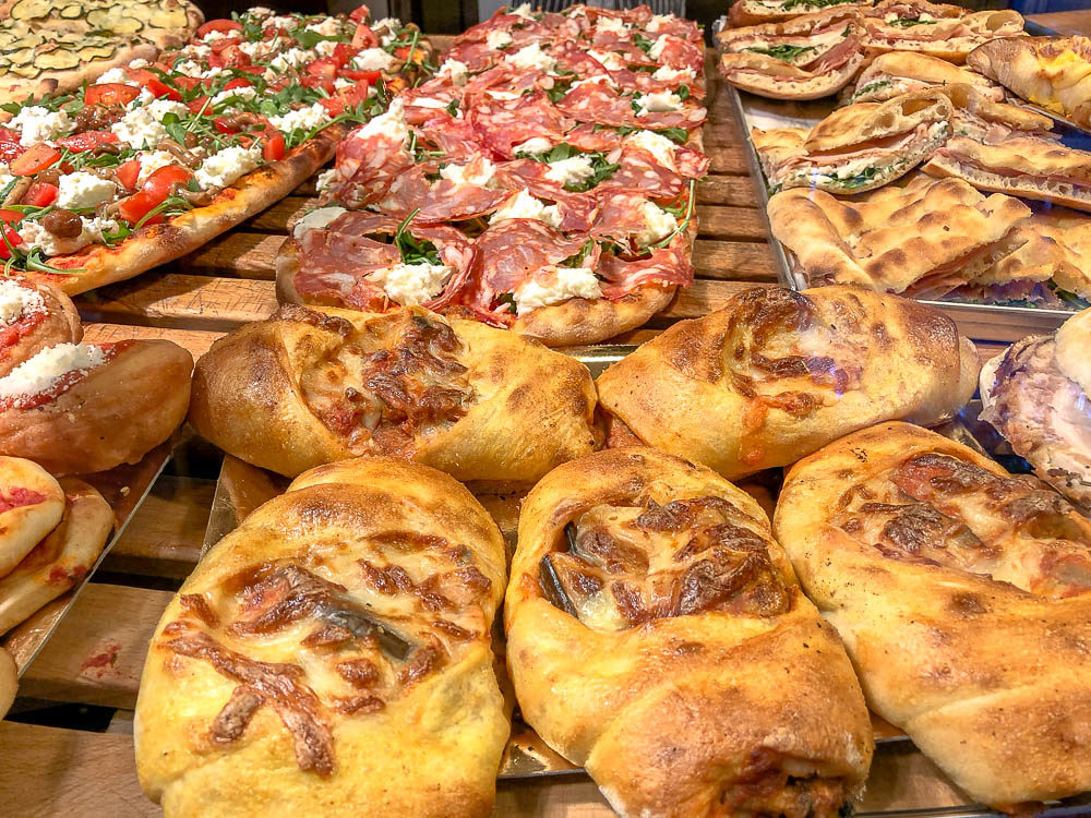 Cheap local foods in Rome: Roman Traditional Dishes | Roads and Destinations