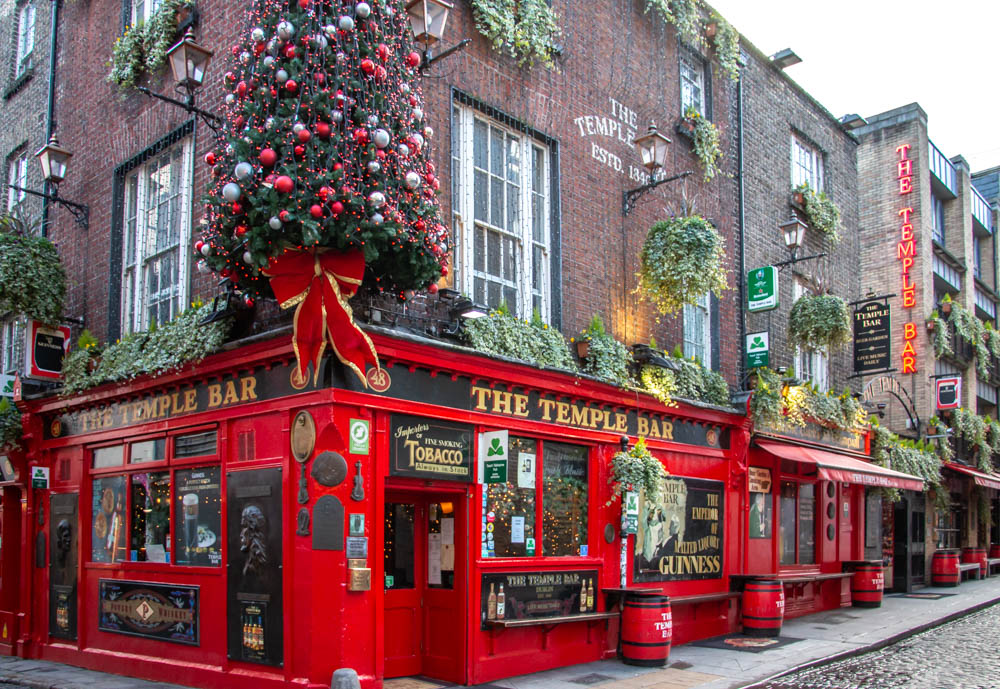 Dublin Travel Guide. From Top Attractions to Places to Eat and Stay - Roads and Destinations