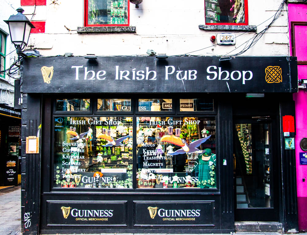 Dublin's pubs, Ireland Itinerary - Roads and Destinations