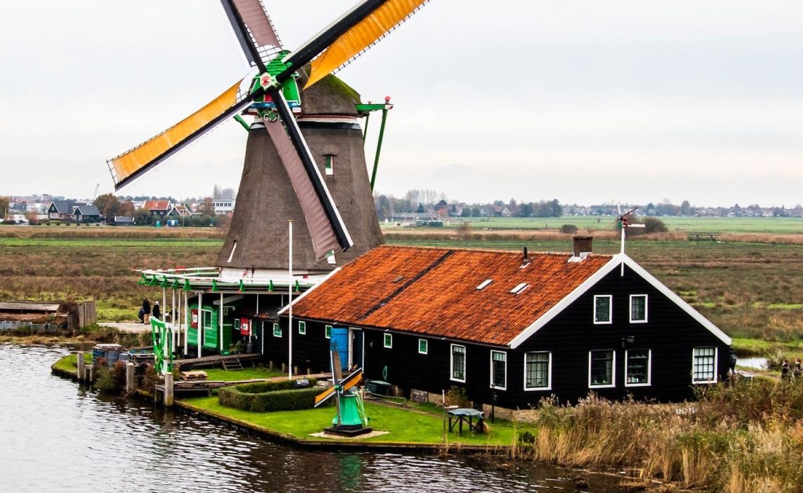 Zaanse Schans. www.roadsanddestinations.com