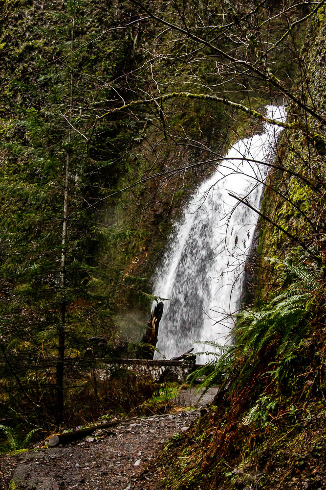 Wahkeena Falls, www.roadsanddestinations.com