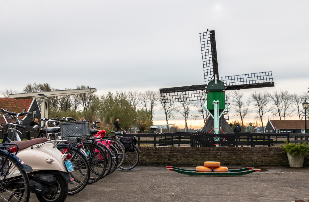 Culture of the Netherlands, Day Trips from Amsterdam, Keep up healthy routine while traveling | Roads and Destinations - roadsanddestinations.com
