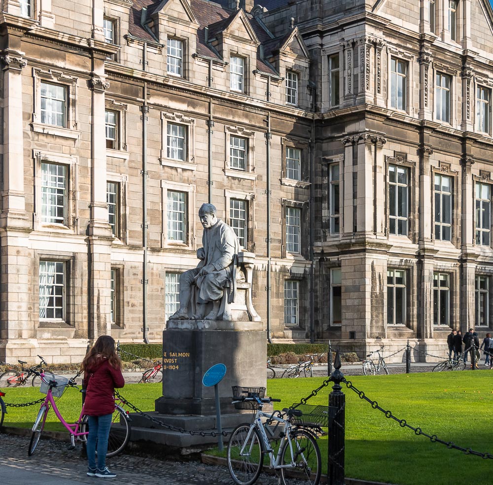 visit trinity college library