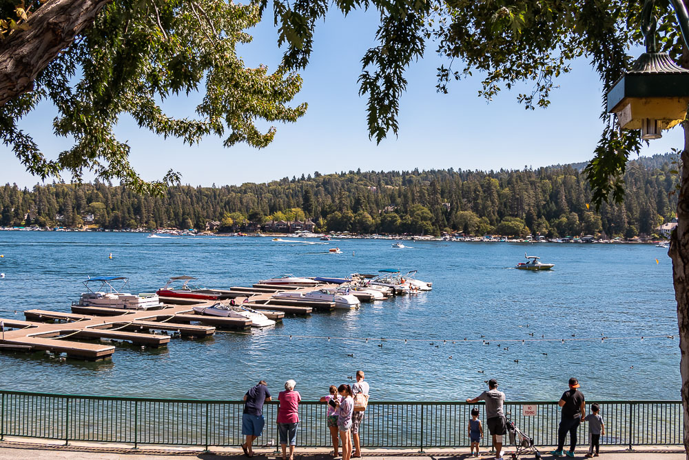 Visiting Lake Arrowhead - Roads and Destinations _ roadsanddestinations.com