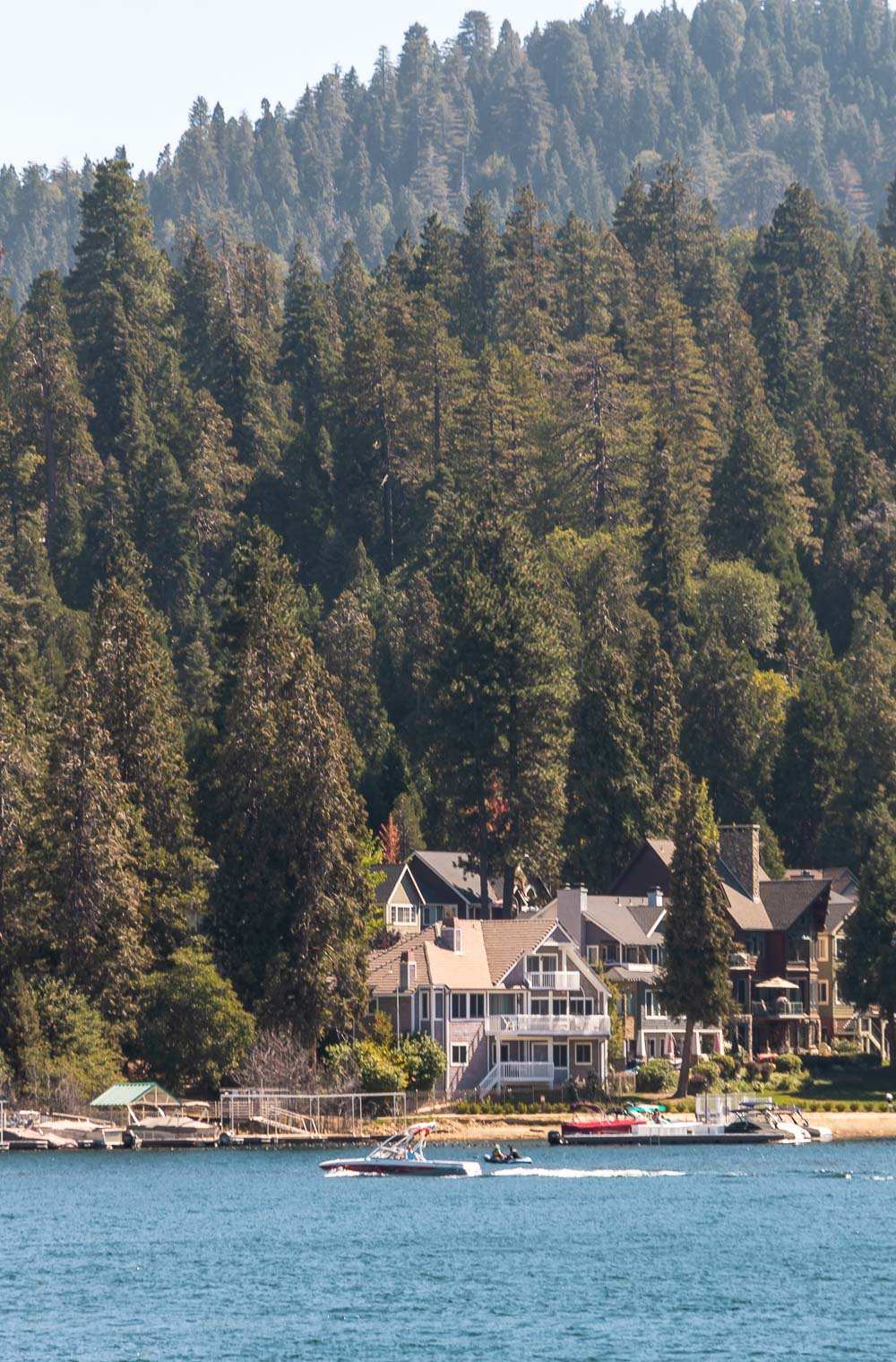 Visiting Lake Arrowhead - Roads and Destinations _ roadsanddestinations.com