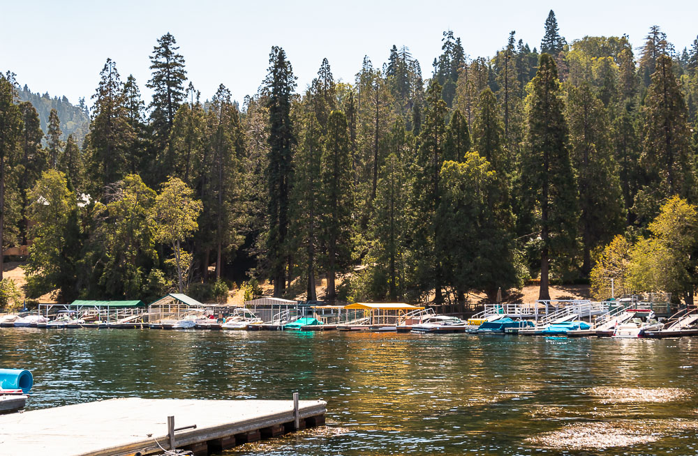 Visiting Lake Arrowhead - Roads and Destinations _ roadsanddestinations.com