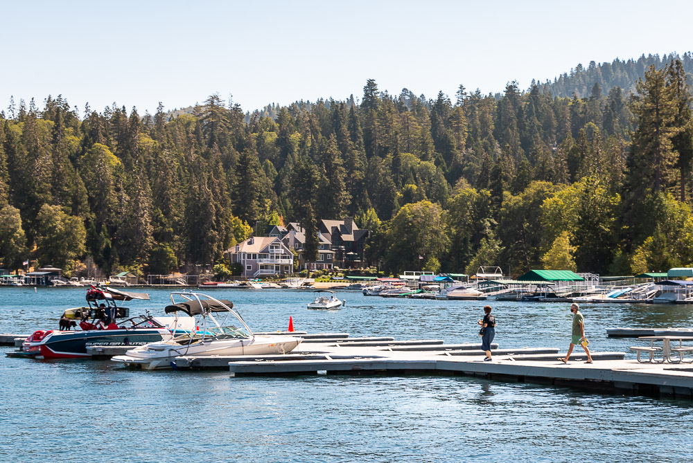 Water activities on the lake - Roads and Destinations _ roadsanddestinations.com