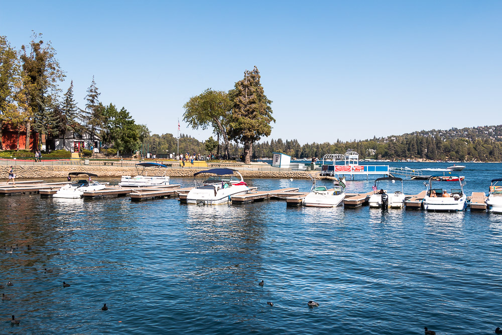 Visiting Lake Arrowhead - Roads and Destinations _ roadsanddestinations.com