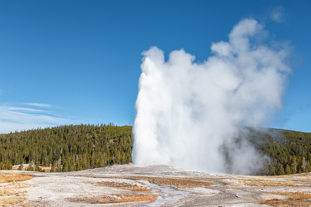 Old Faithful - Roads and Destinations. - roadsanddestinations.com