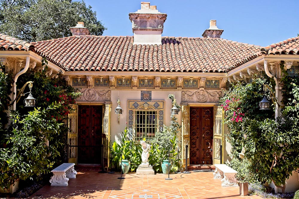 Historic Buildings in the American West - Roads and Destinations