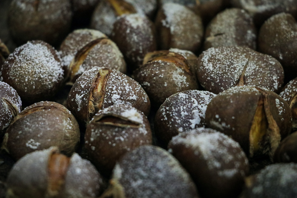 Maroni - Roasted Chestnuts in Vienna - Roads and Destinations