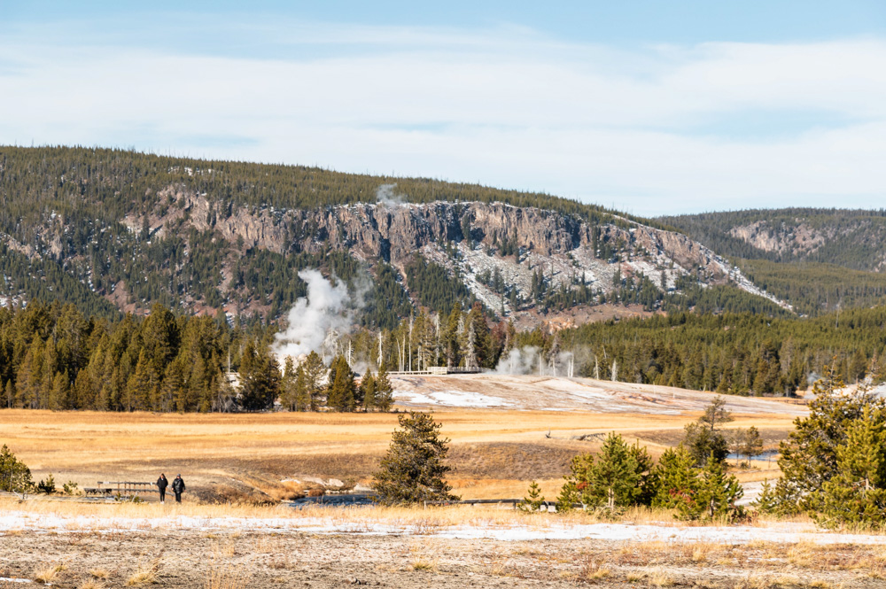 Visit Upper Geyser Basin - Roads and Destinations