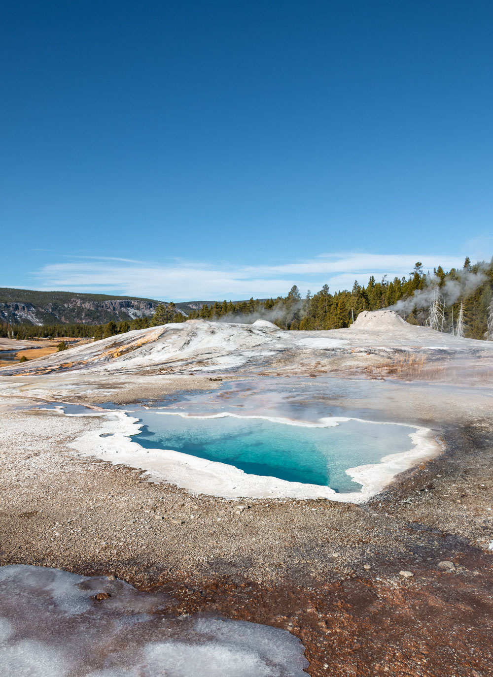 Visit Upper Geyser Basin - Roads and Destinations