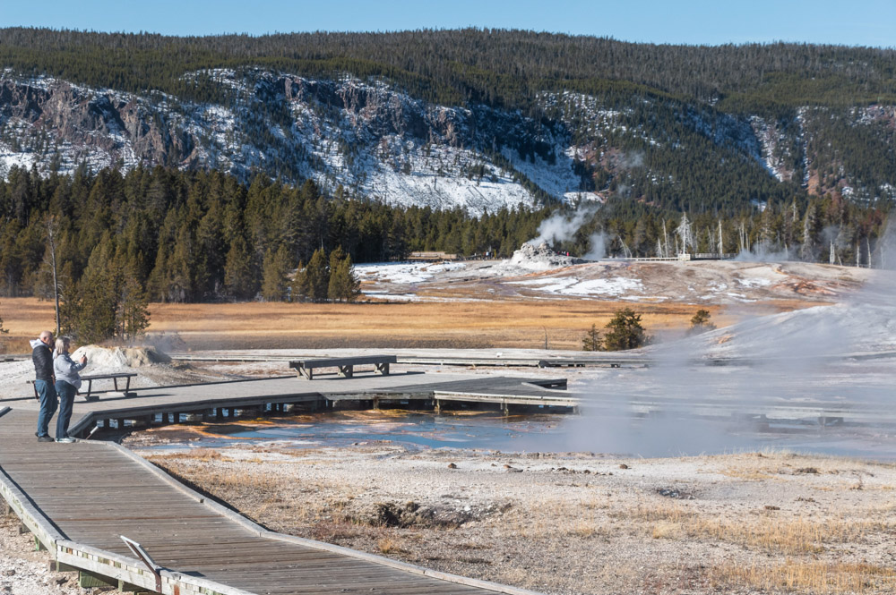 Visit Upper Geyser Basin - Roads and Destinations