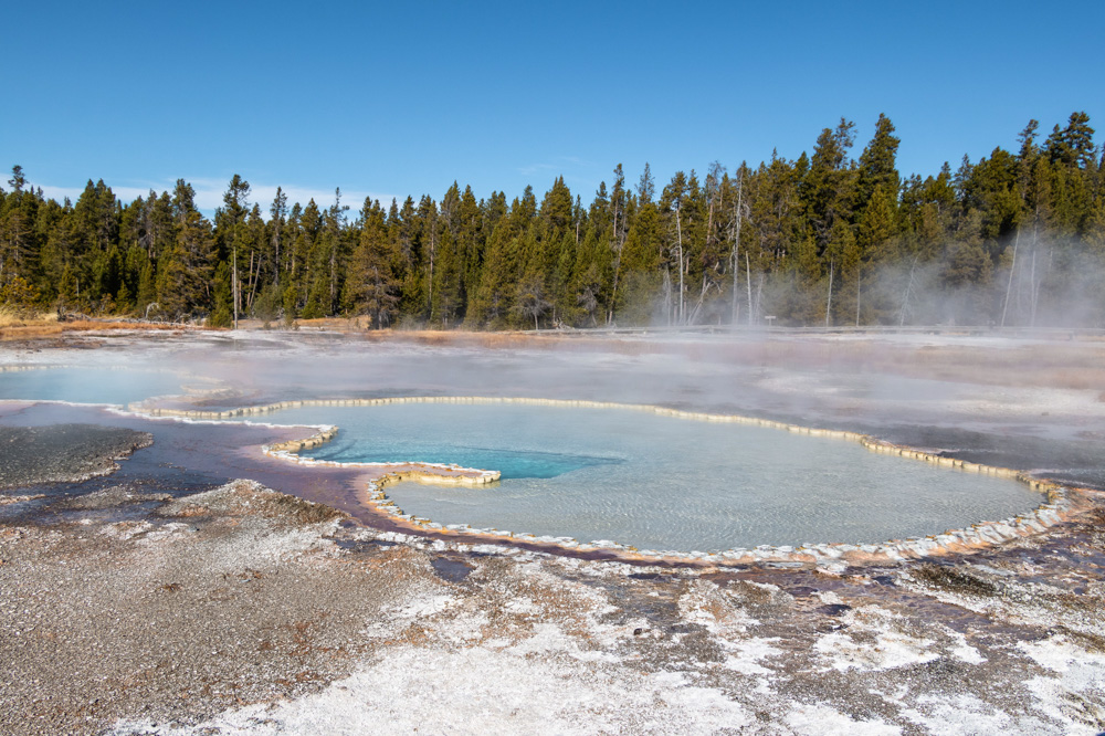 Yellowstone National Park - Roads and Destinations