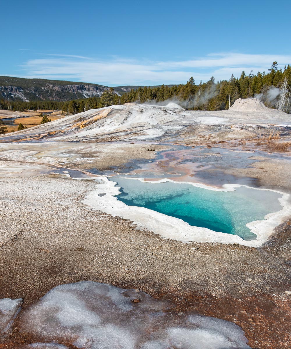 Visit Upper Geyser Basin - Roads and Destinations