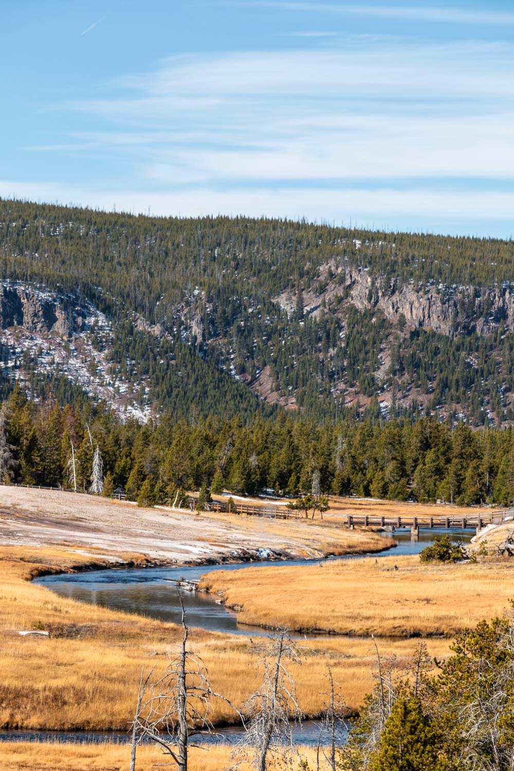 Visit Upper Geyser Basin - Roads and Destinations