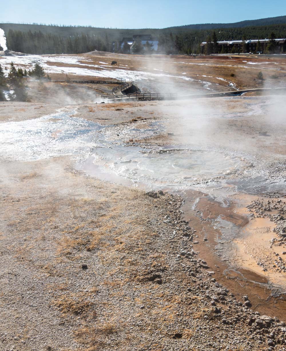 Visit Upper Geyser Basin - Roads and Destinations