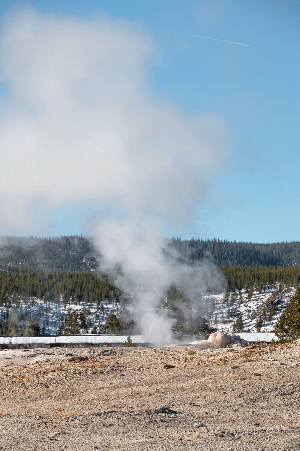 Visit Upper Geyser Basin - Roads and Destinations