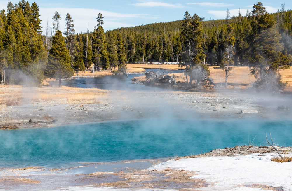 Visit Upper Geyser Basin - Roads and Destinations