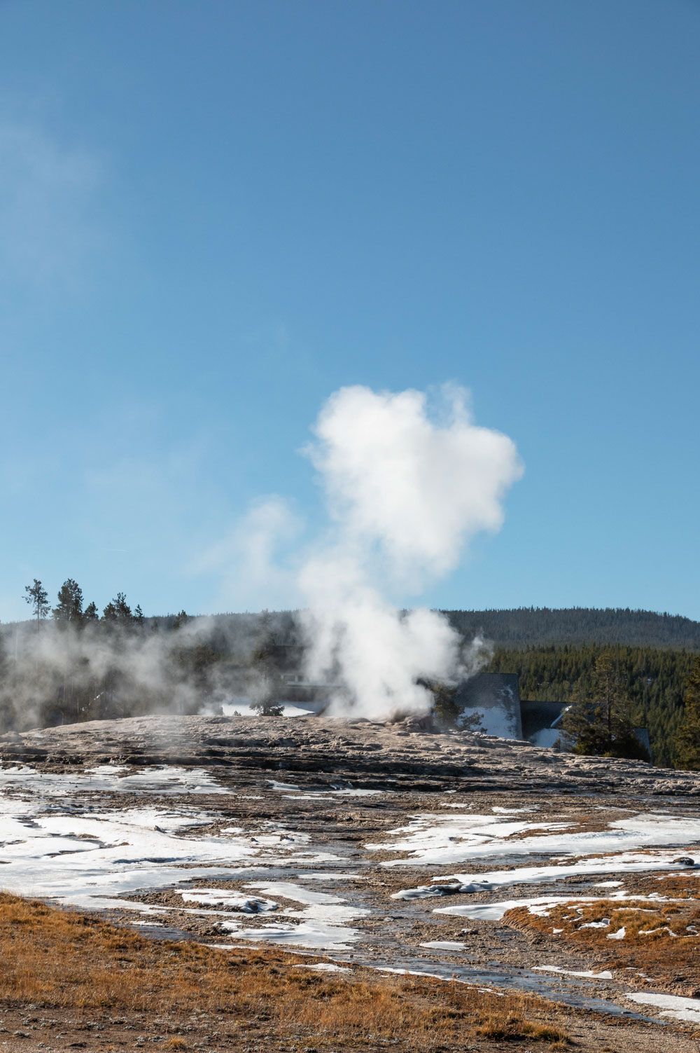 Visit Upper Geyser Basin - Roads and Destinations