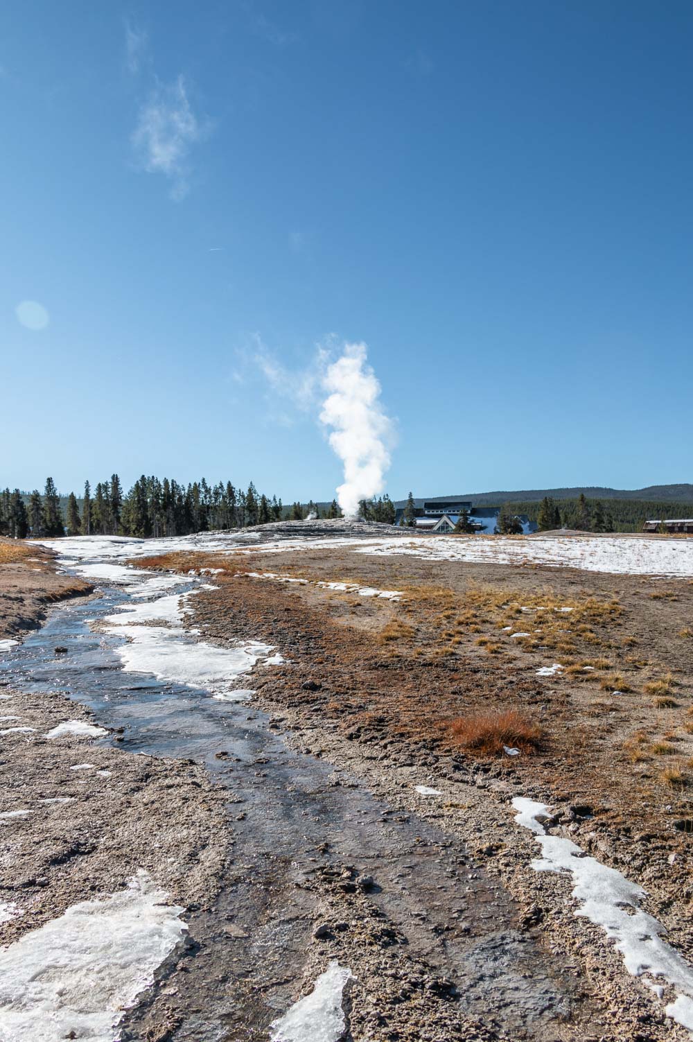 Visit Upper Geyser Basin - Roads and Destinations