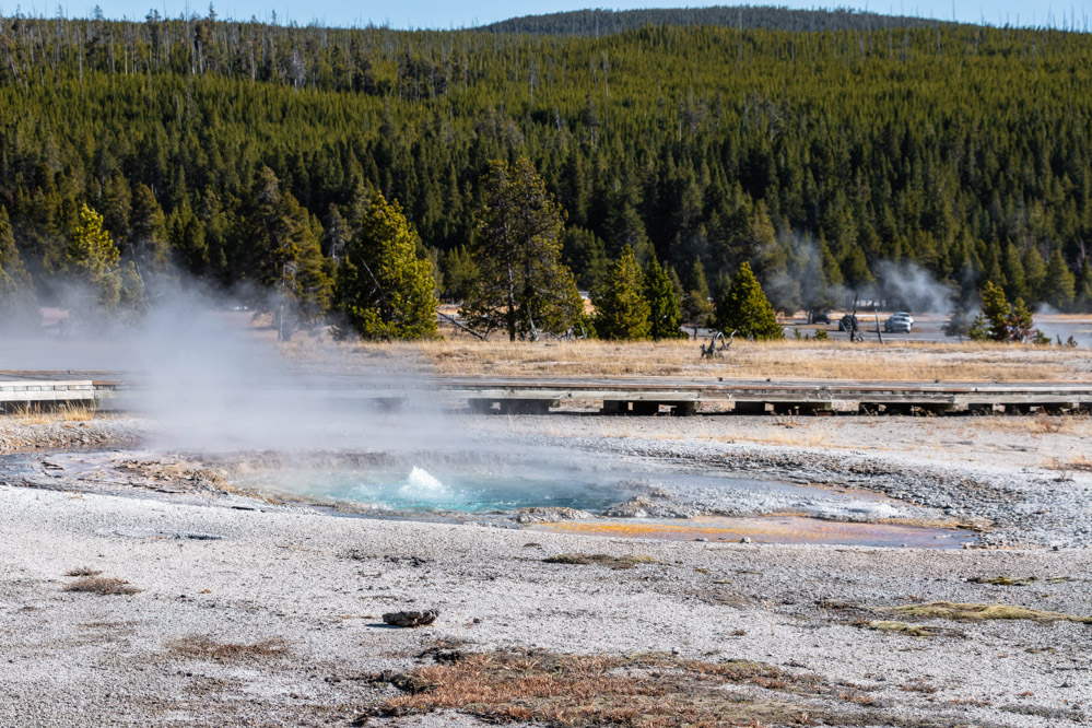 Visit Upper Geyser Basin - Roads and Destinations