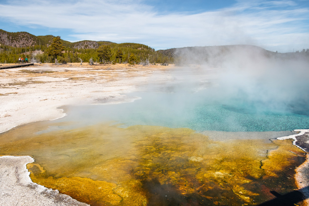 Visit Upper Geyser Basin - Roads and Destinations