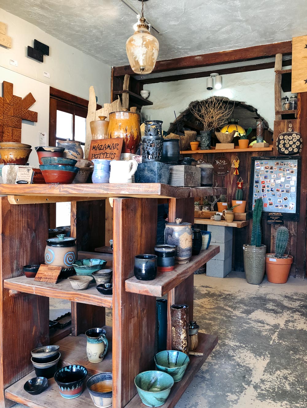 Pottery store in California - Roads and Destinations