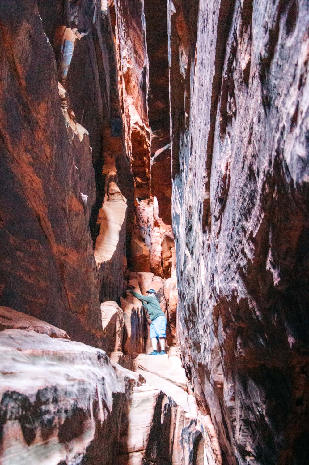 Zion Secret Trails. Shelf Canyon Hike - Roads and Destinations