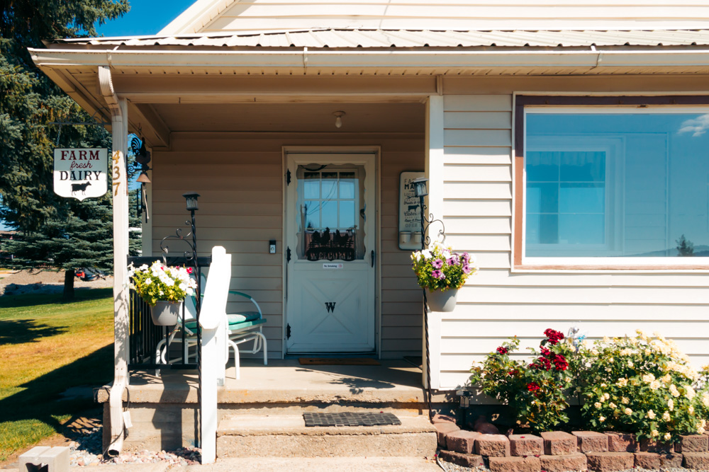 Grandma's Cozy Farmhouse - Roads and Destinations