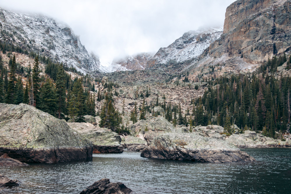 Lake Haiyaha Hike - Roads and Destinations