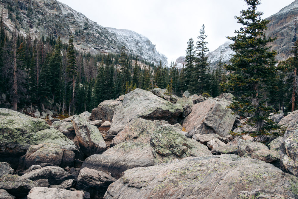 Lake Haiyaha Hike - Roads and Destinations